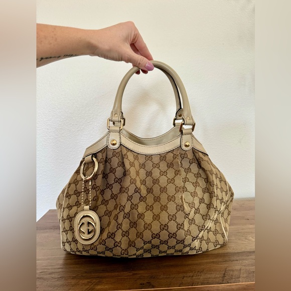 GUCCI
Beige/White GG Canvas Medium Sukey Tote Bag - Picture 3 of 13